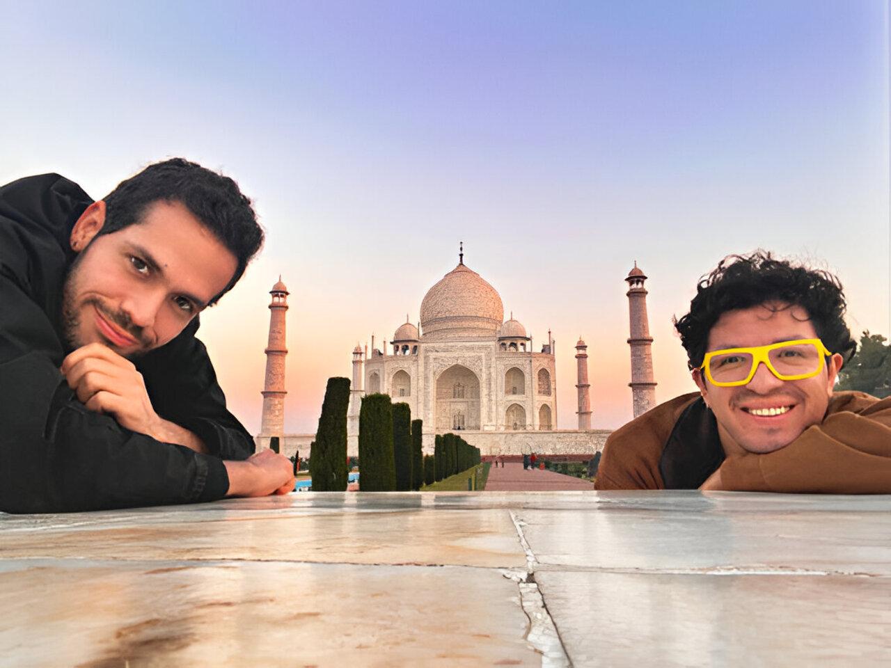 VIP Taj Mahal & Agra Fort Tour with SUV & 5-Star Lunch 3