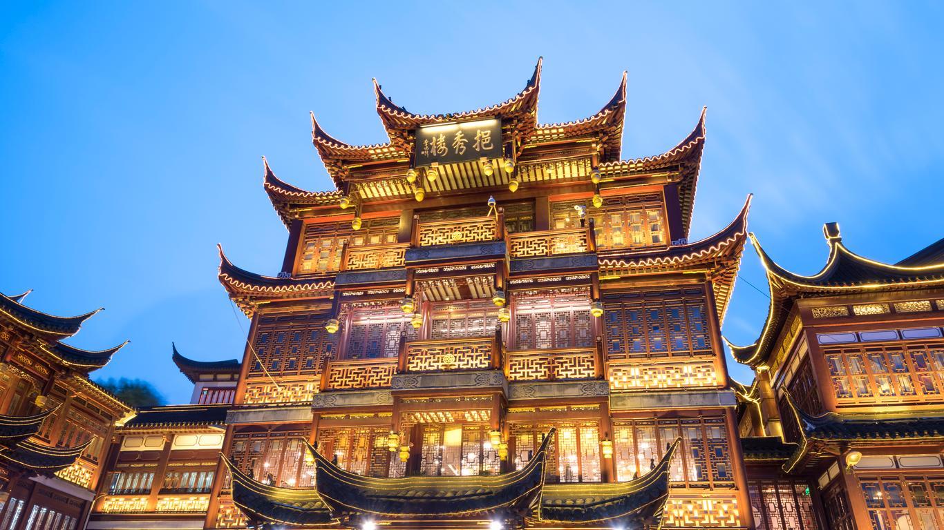 Shanghai Classics Tour: Xintiandi, Yu Garden, Bund and more 3