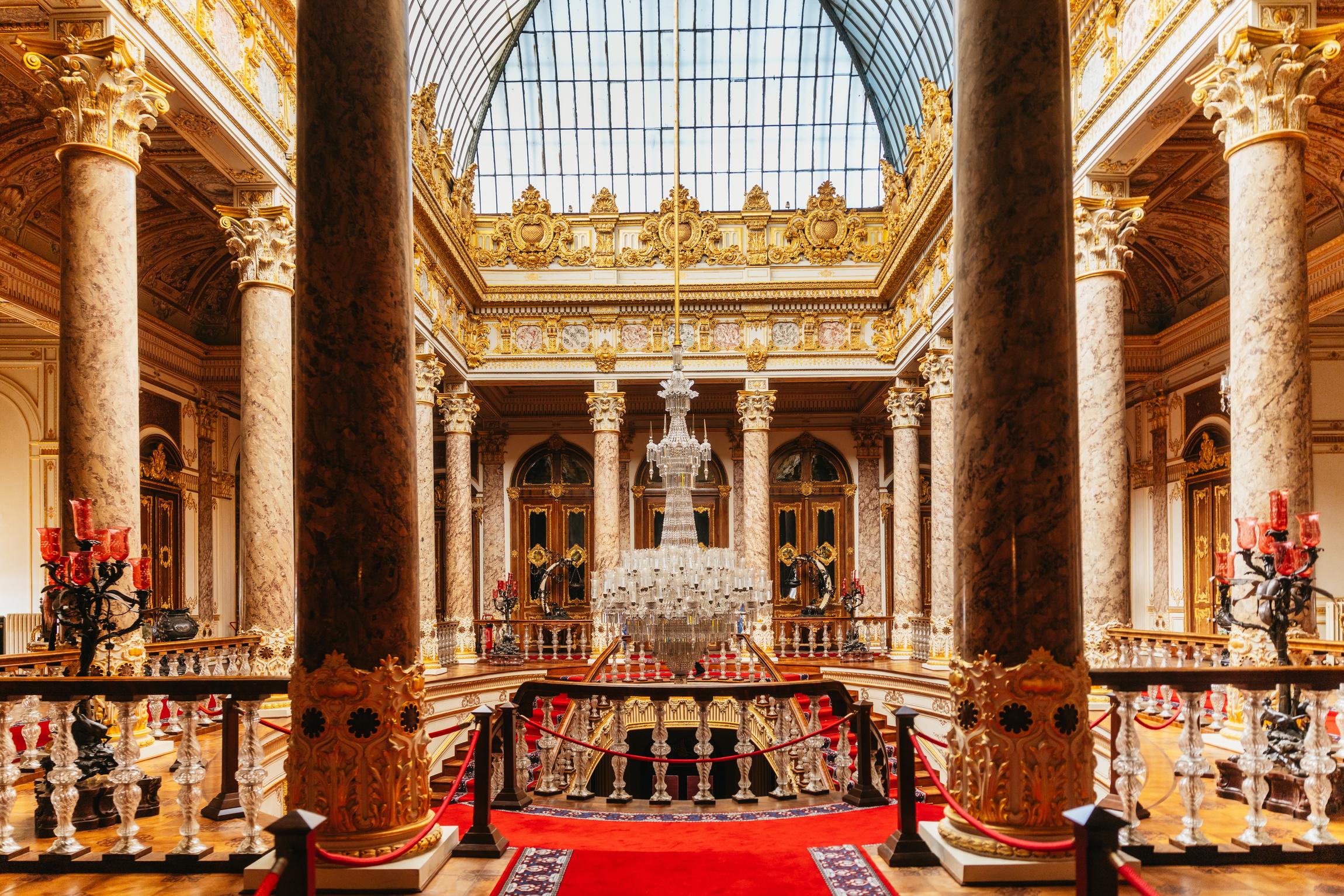 Istanbul: Dolmabahce Palace and Harem Fast-Track & Audio 3