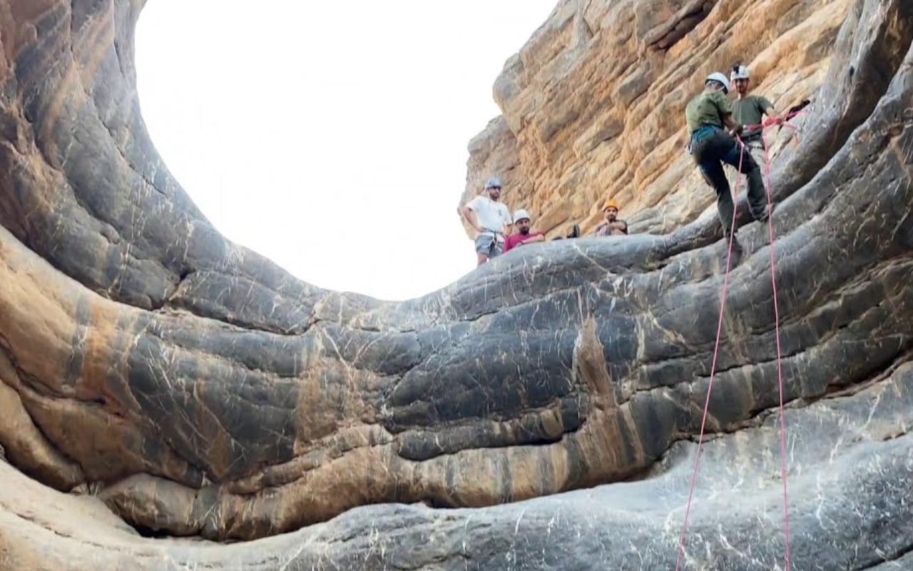 Muscat: Full-Day City Tour with Saal Cave or Saal Walk
