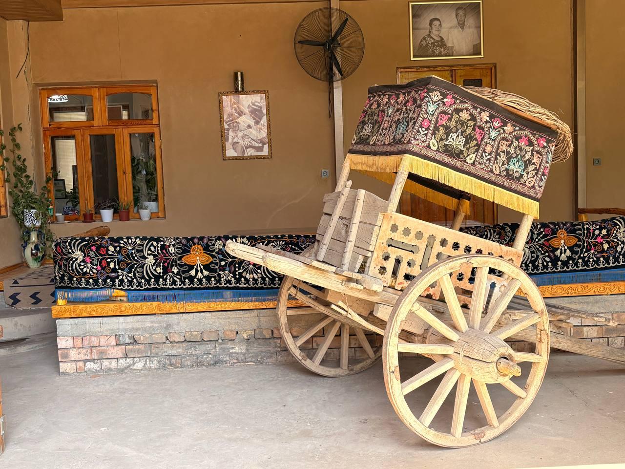 Tashkent: Artisan-Led Suzani Masterclass in a Family Home 2