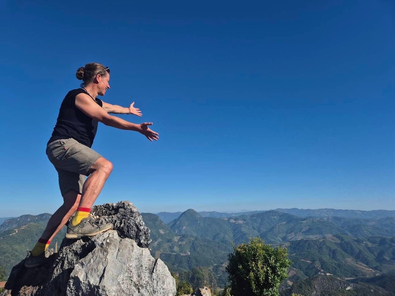 Nong khiaw: Trekking To Camping Above The Clouds 2