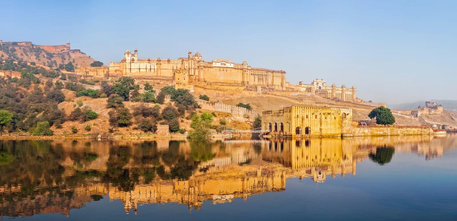Jaipur: Private Car Tour with Hawa Mahal & Amber palace