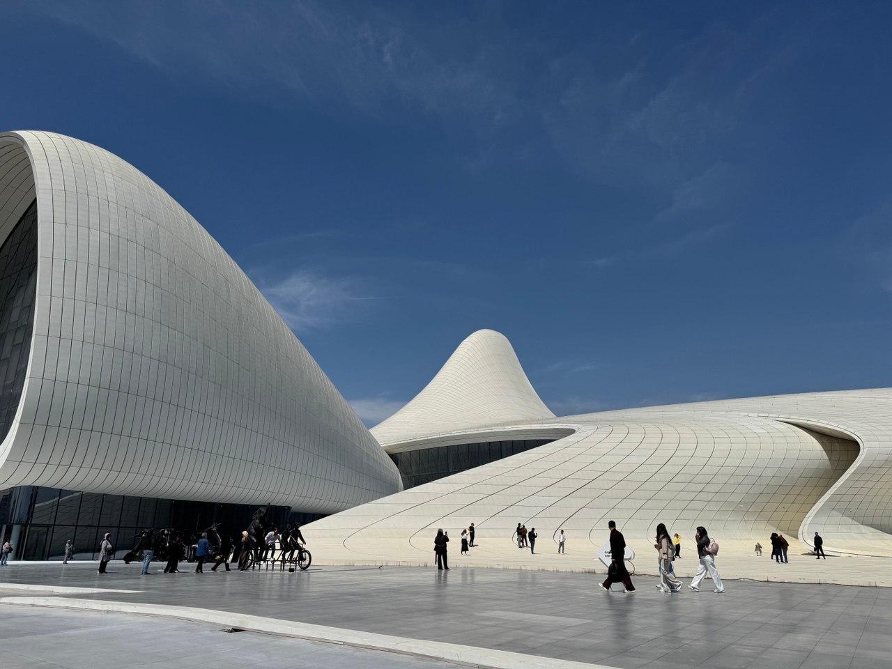 Modern Baku: Architecture & Urban Transformation Tour