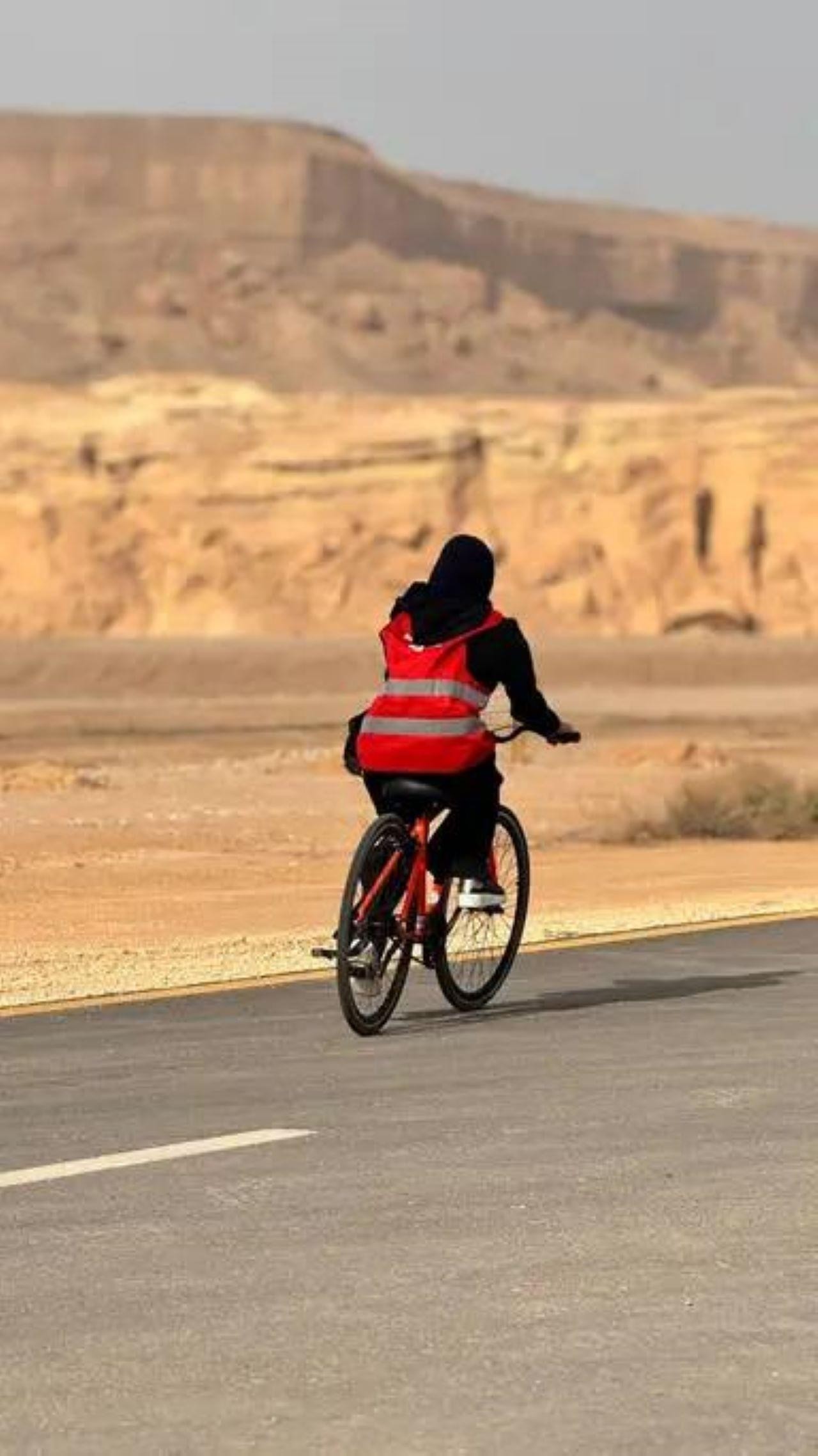 Riyadh: Cycling Tour at King Khalid Reserve