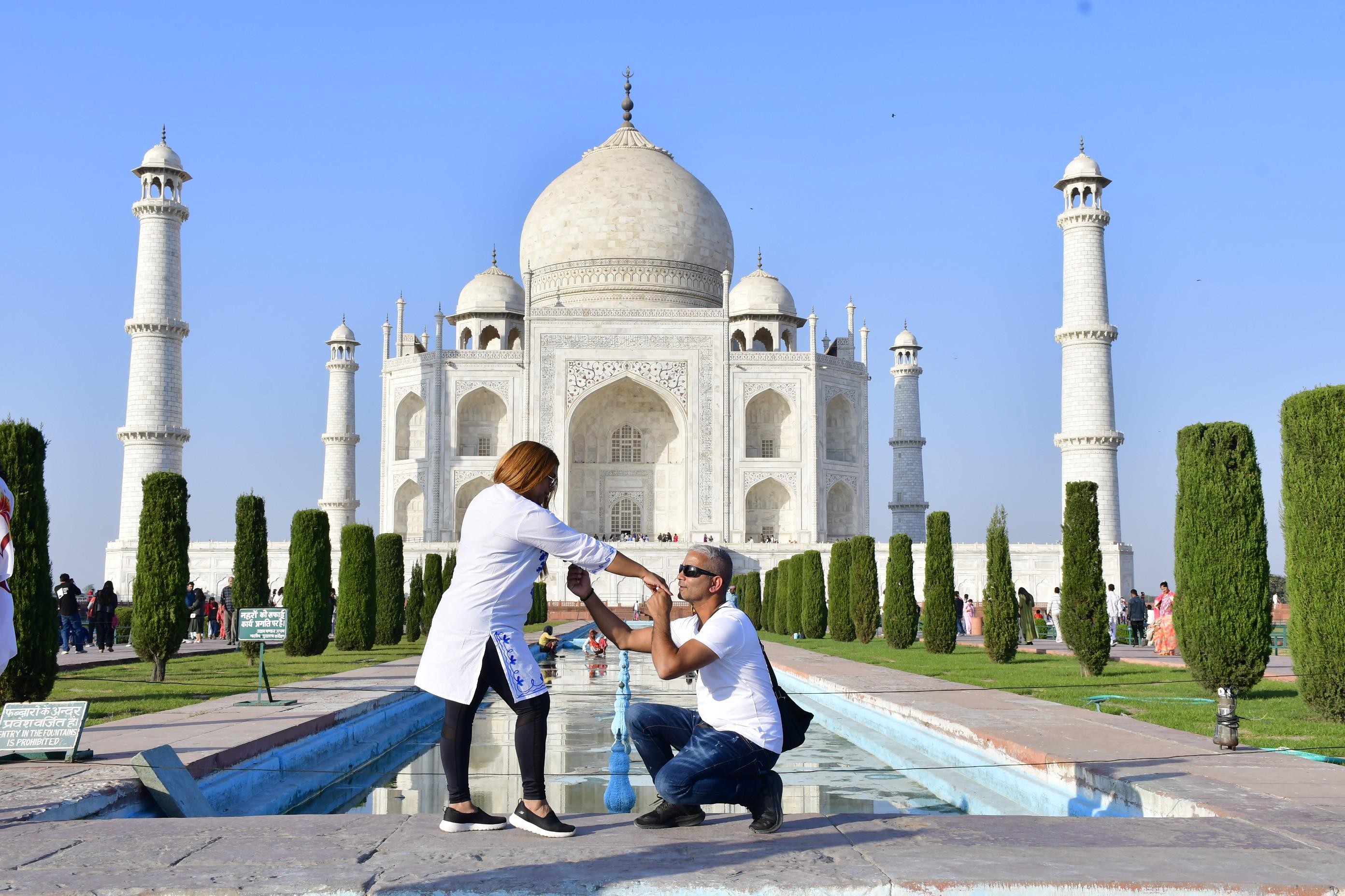 From Delhi: Sunrise Taj Mahal, Baby Taj & Agra Fort Day Tour