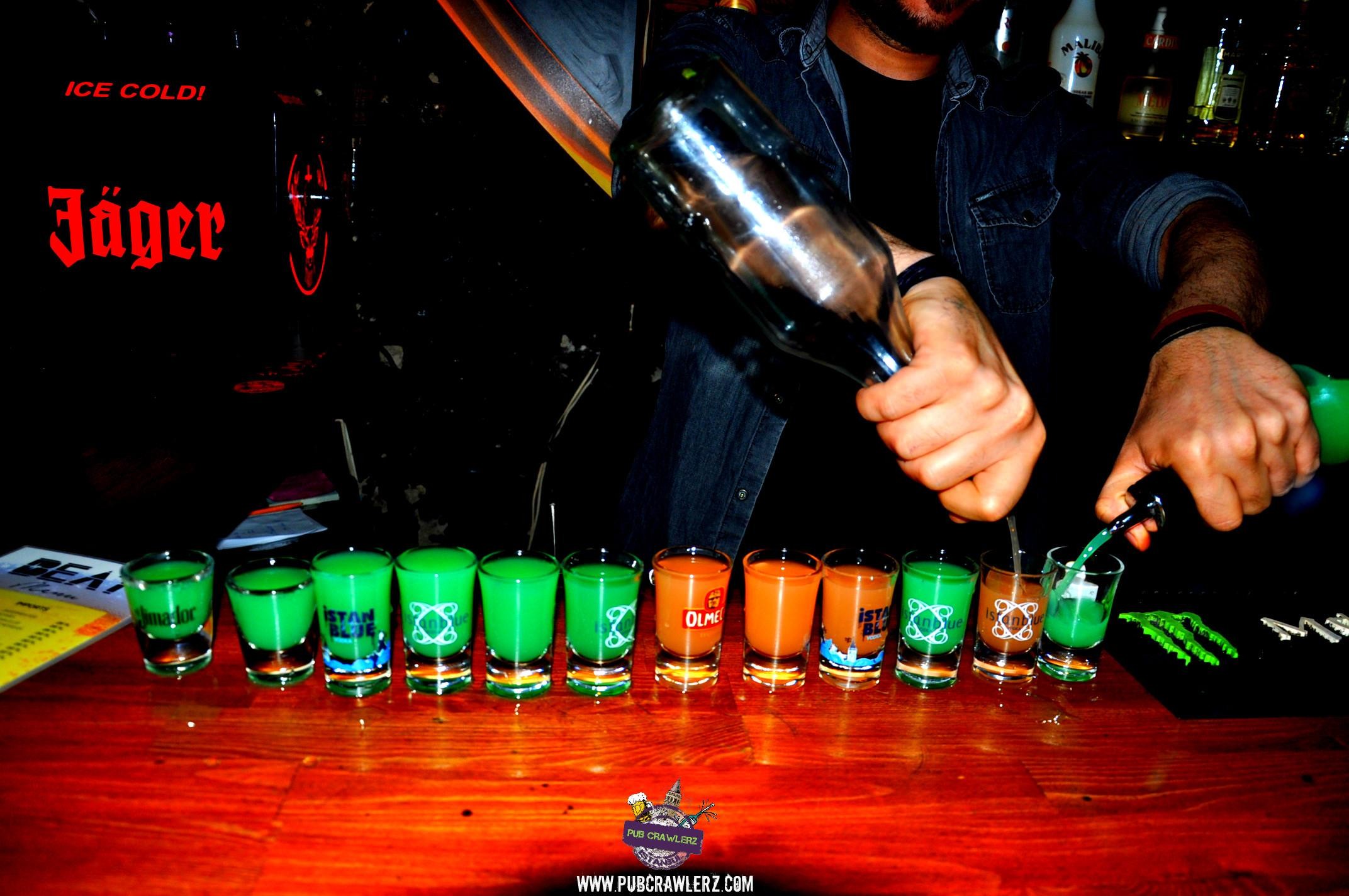Explore Istanbul Night Life: Pub Crawl 3