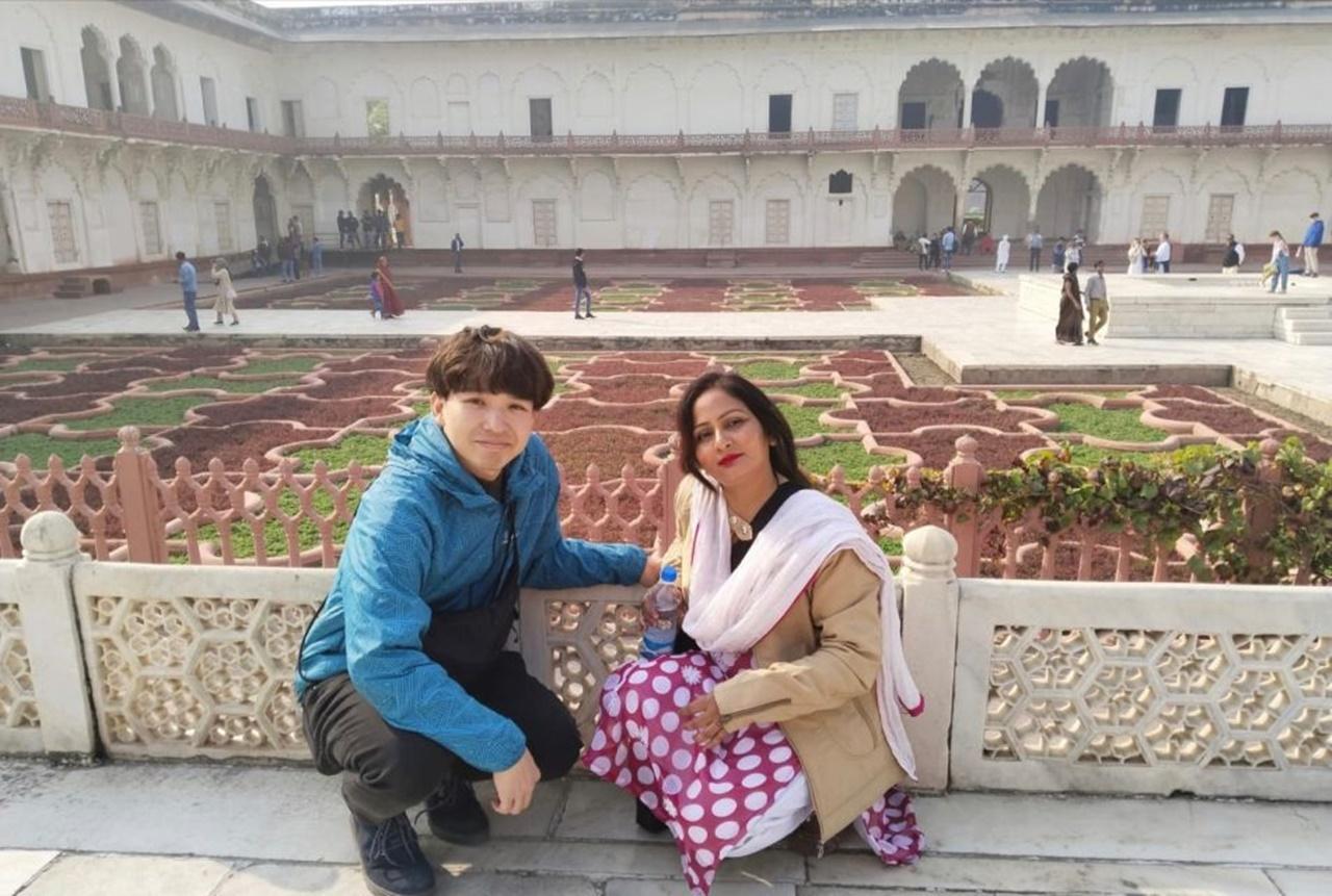 Agra Fort monument visits with Licensed Guide 3