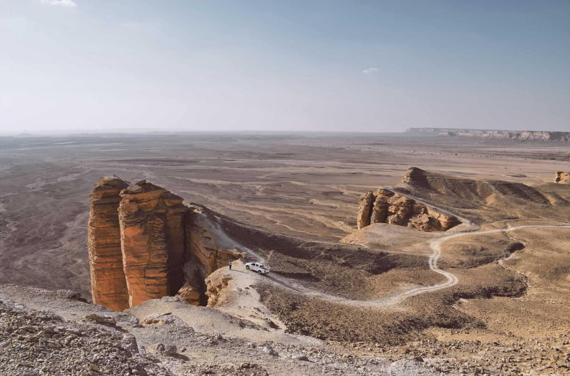 From Riyadh: Tuwaiq Mountains and Najd Plateau Day Trip