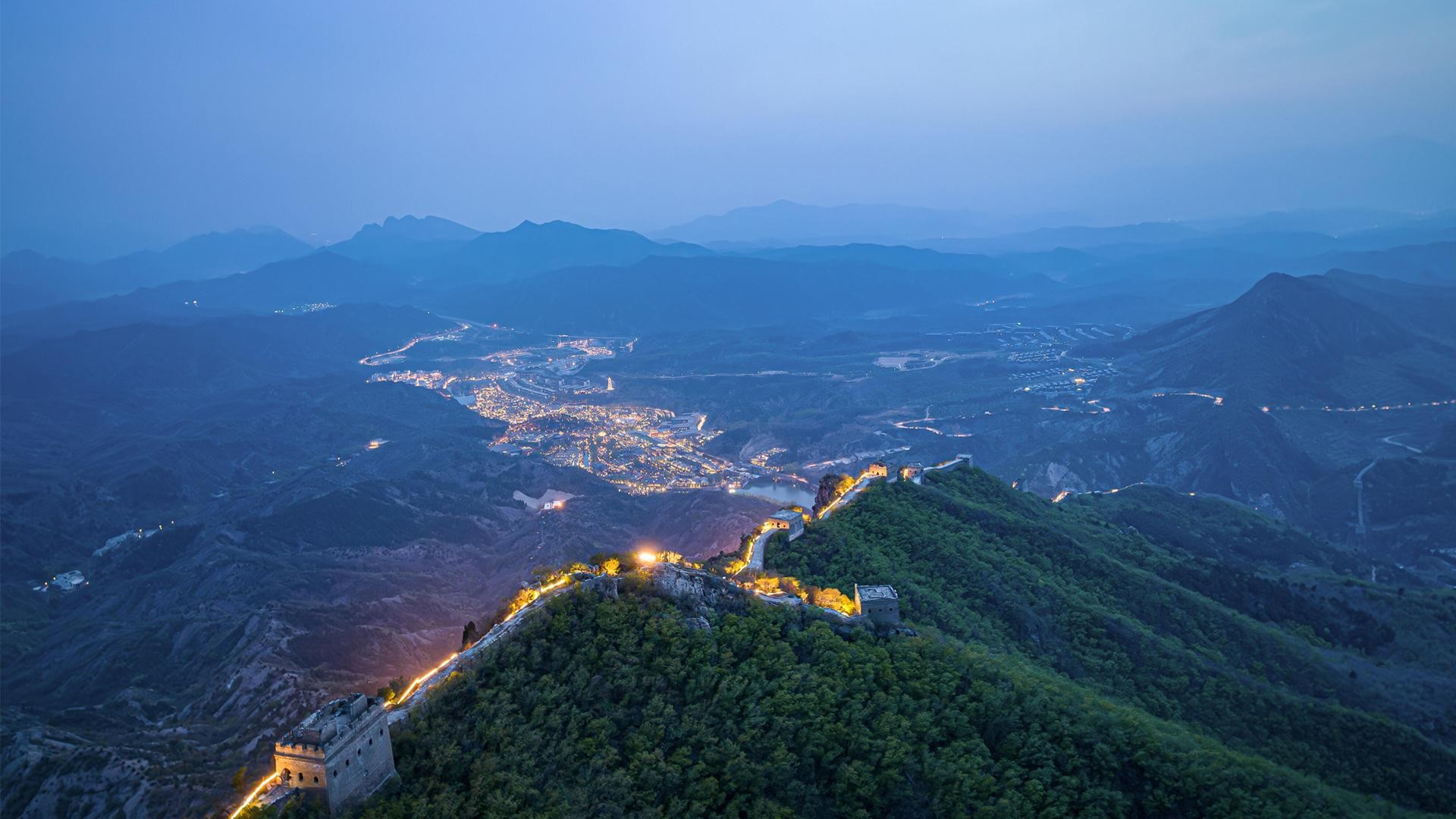 Beijing Gubei Water Town & Illuminated Great Wall Night Tour