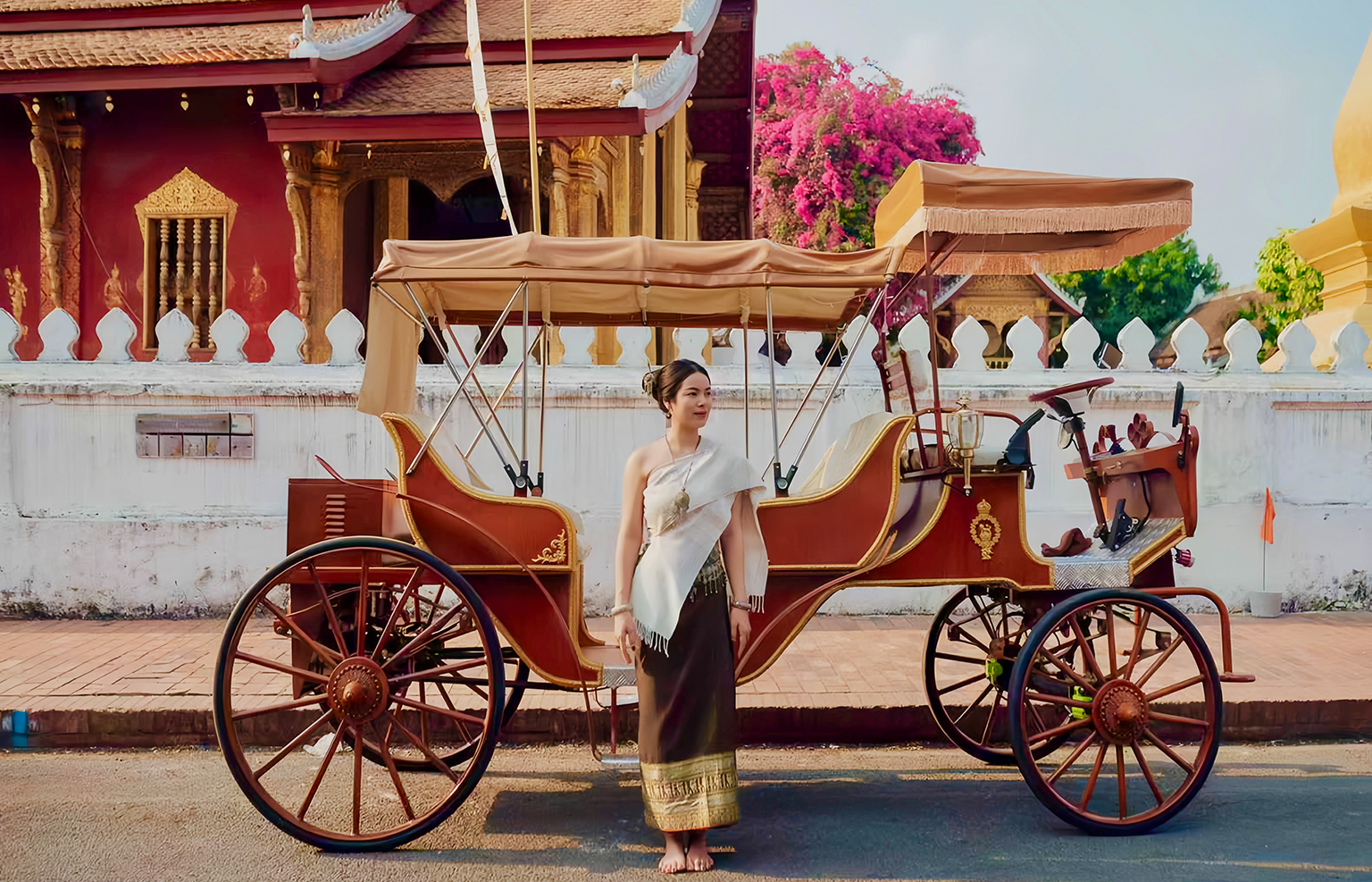 Luang Prabang: 30-Minute Vintage Electric Car Ride 3