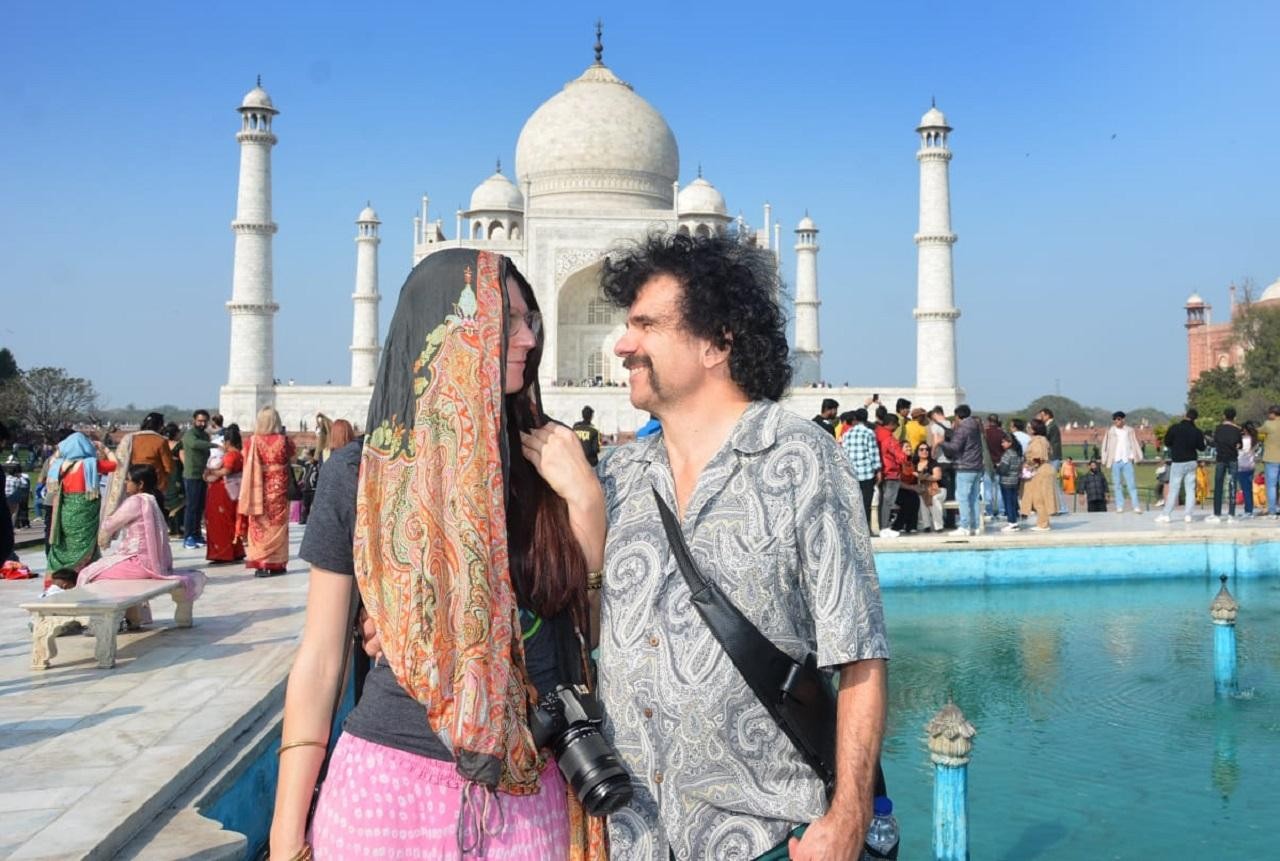 From Delhi: Taj Mahal & Agra City Tour with Tickets & Lunch 2
