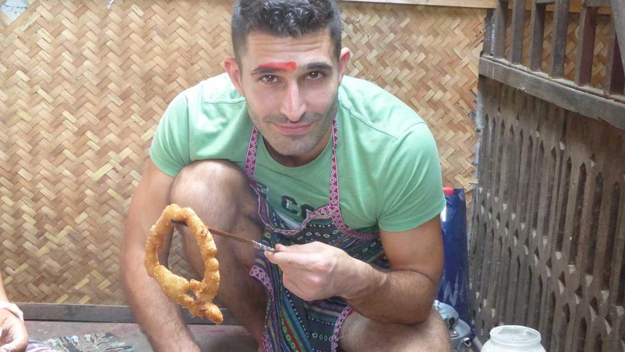 Kathmandu: Sel Roti Cooking Class 2