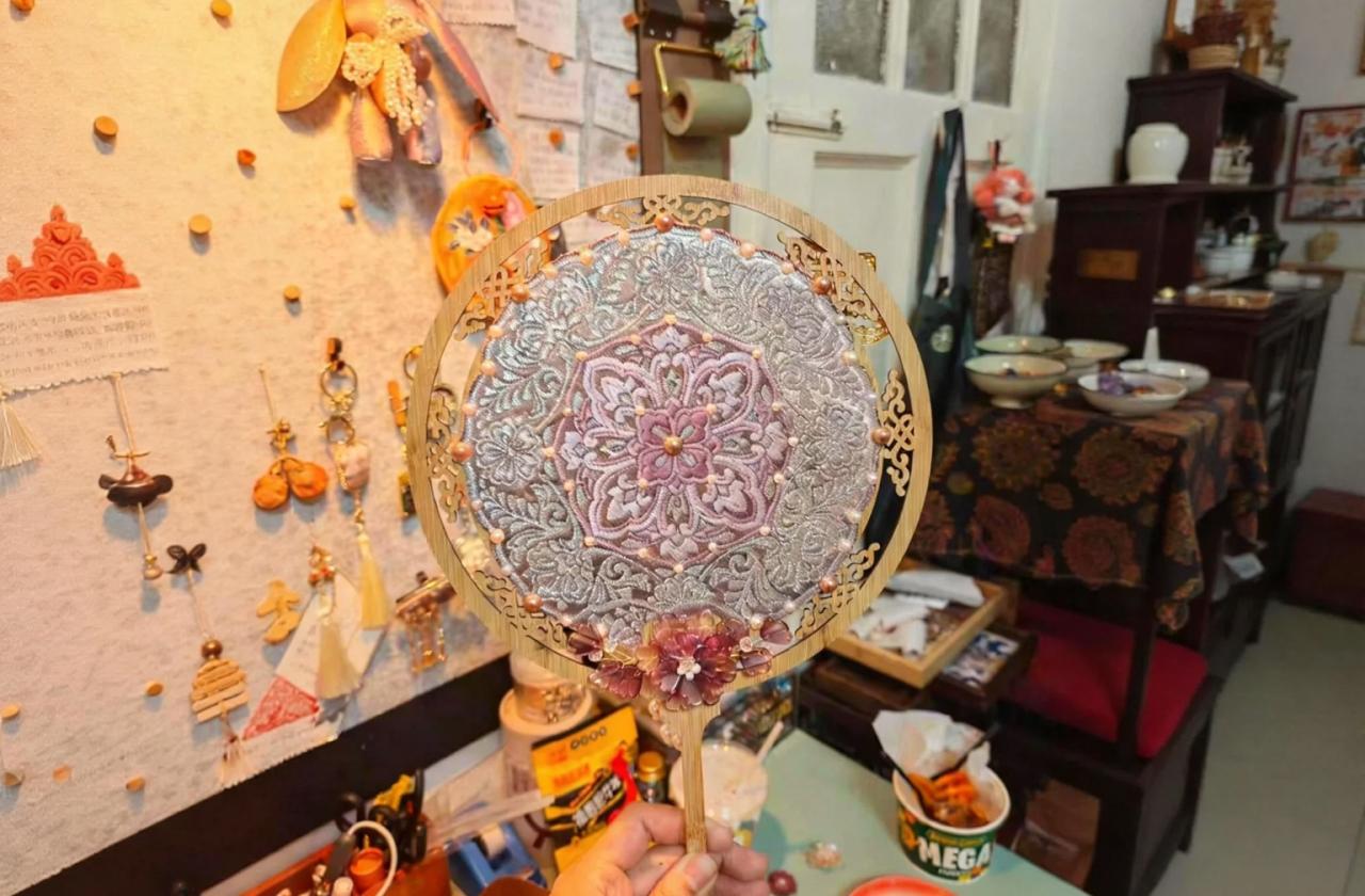 Shanghai: Song Brocade Double-Sided Fan Making Workshop 3