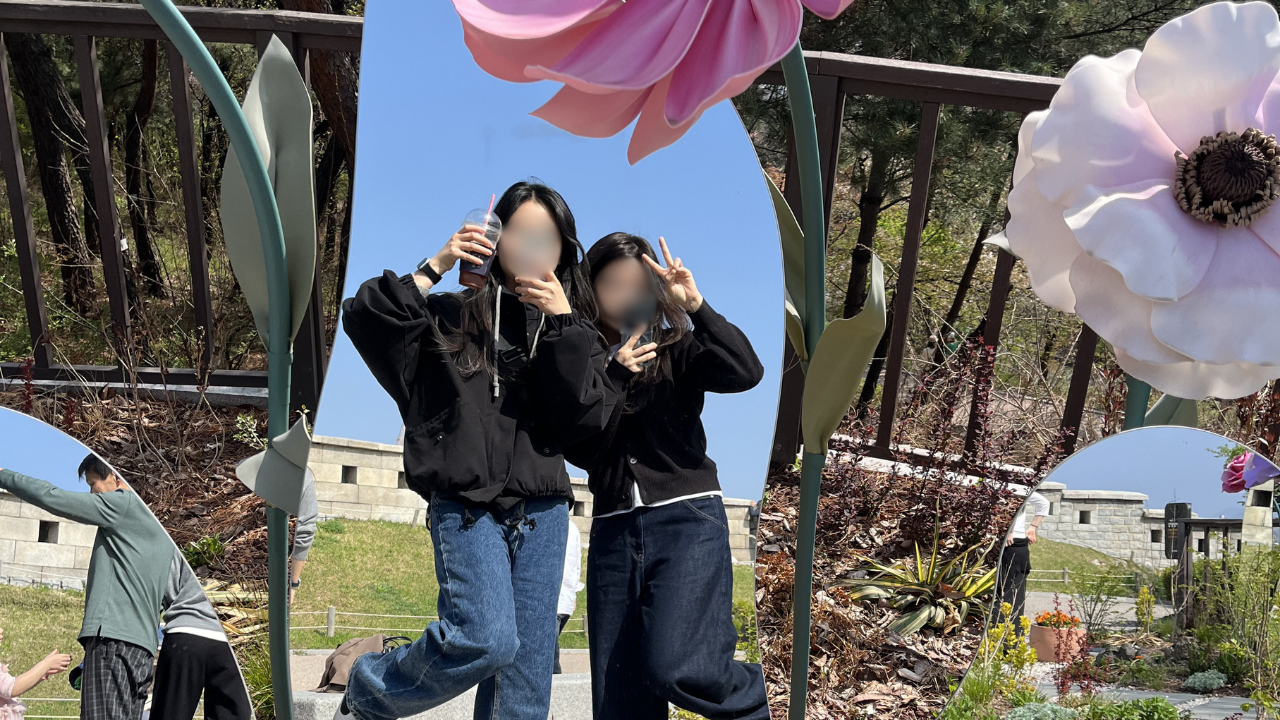 Real Seoul Vibes: Daehak-ro Theater Tour with an Actor 2