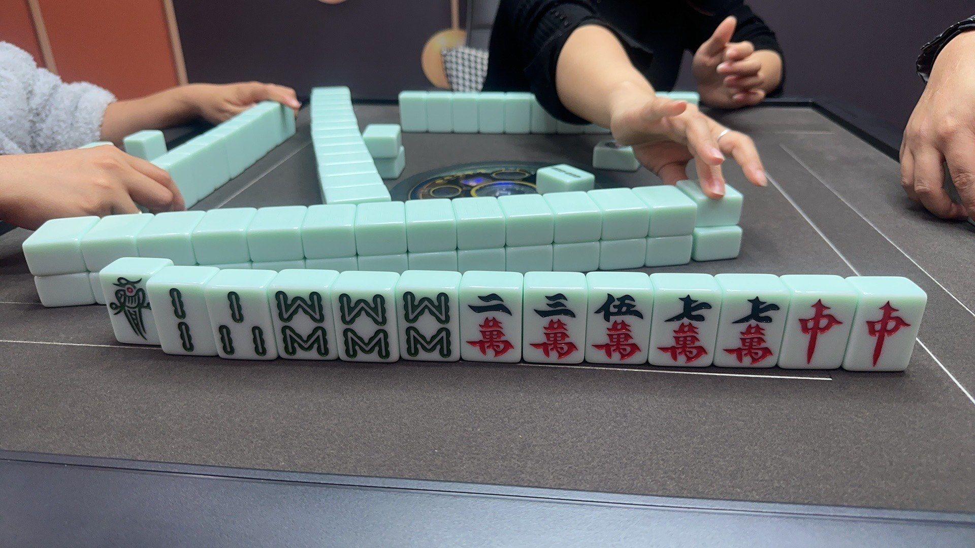 Shanghai: Mahjong Workshop with Market Tour & Tea Tasting 2