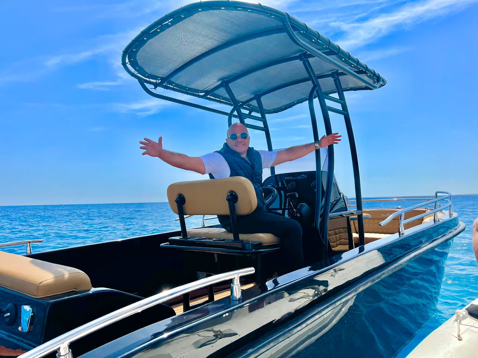 Hurghada: Private Speedboat Adventure with Fruits & Pick-up - Hurghada Speedboat Adventure (Photo 3)