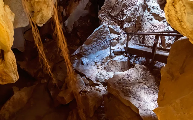 Capricorn Caves