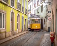 Tram 28 in Lissabon