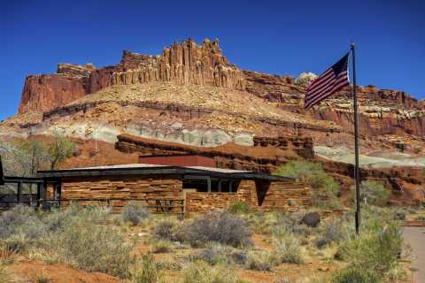 incident pil Reflectie Capitol Reef National Park Visitor Center, Utah, Utah - Book Tickets &  Tours | GetYourGuide