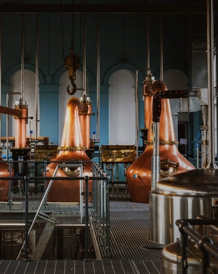 Titanic Distillers в доке Томпсона