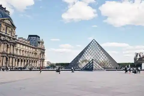 3. Louvre