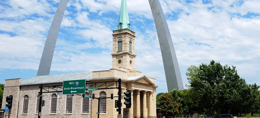 Basilique de Saint-Louis, roi de France, Saint-Louis