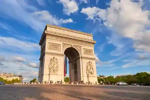 8. Arc de Triomphe