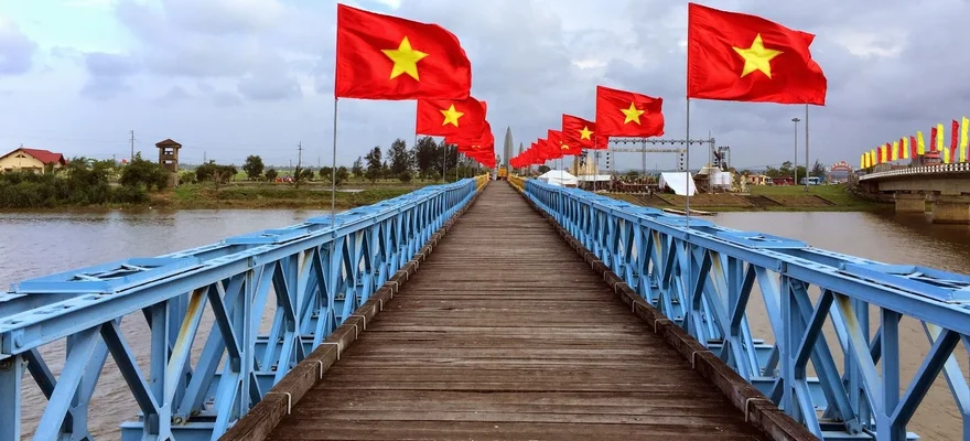 Hiền Lương Bridge