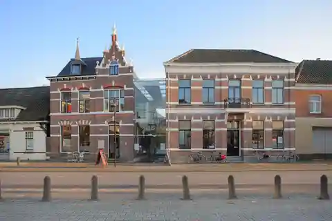 4. Maison Vincent Van Gogh