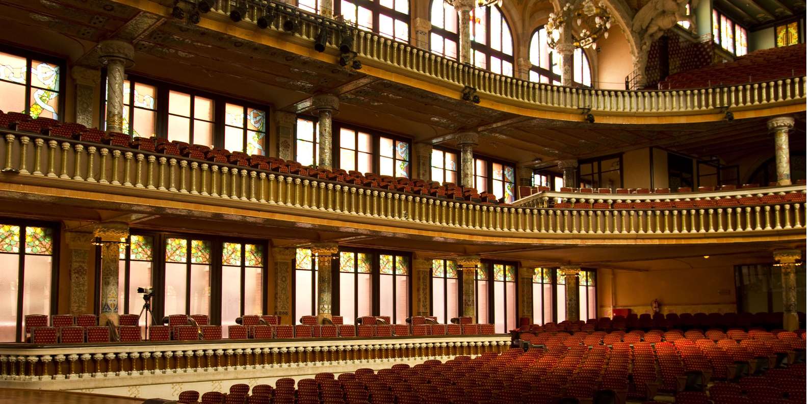 Exterior mosaic columns of the Palau de la Música