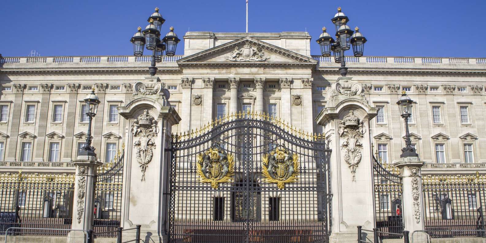 Buckingham Palace, London - Book Tickets & Tours | GetYourGuide