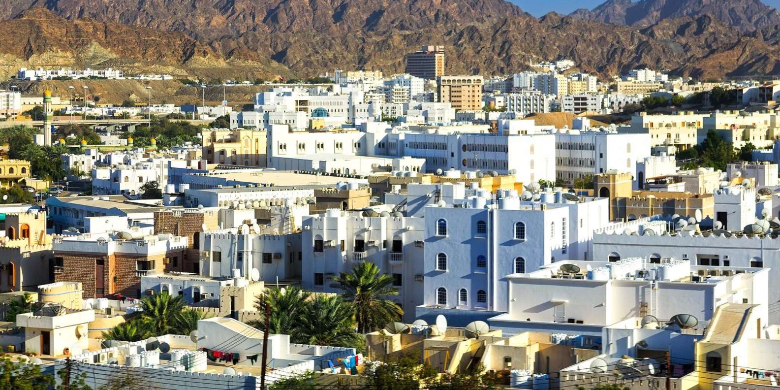 Оман что за страна. Маскат Оман. Мускат Оман столица. Столица Омана город Маскат. Горы в Маскате.