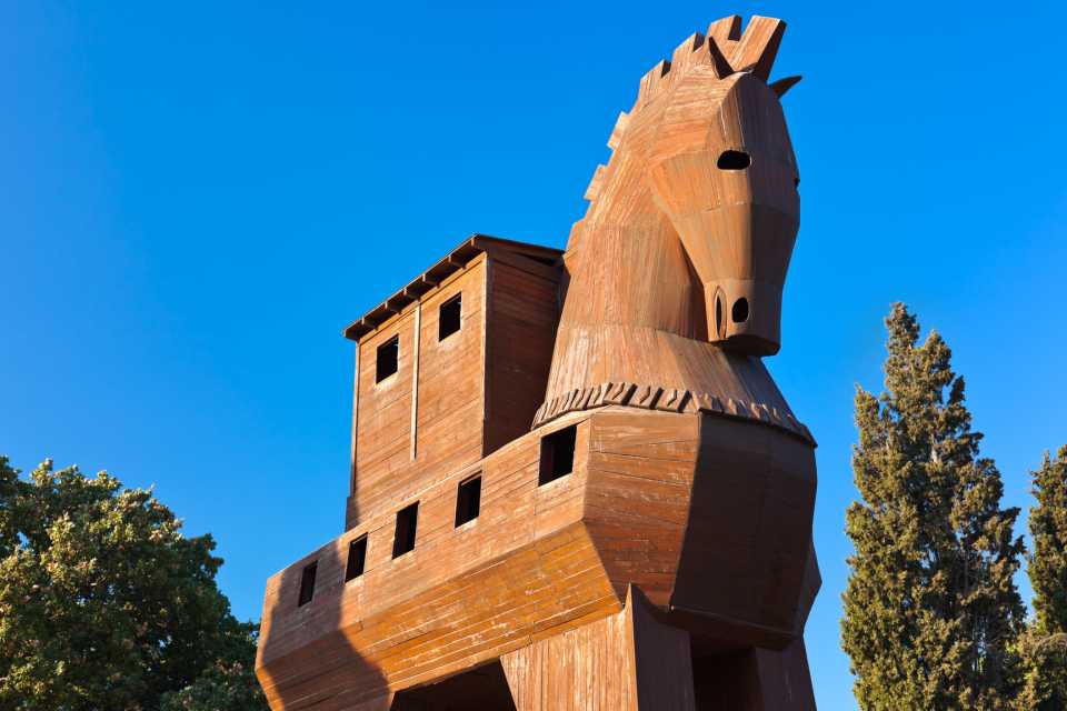 Réplica Do Cavalo De Troia De Madeira Na Cidade Antiga De Troy