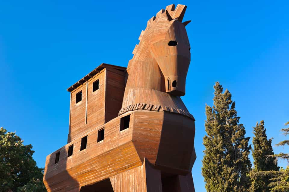 Réplica Do Cavalo De Troia De Madeira Na Cidade Antiga De Troy