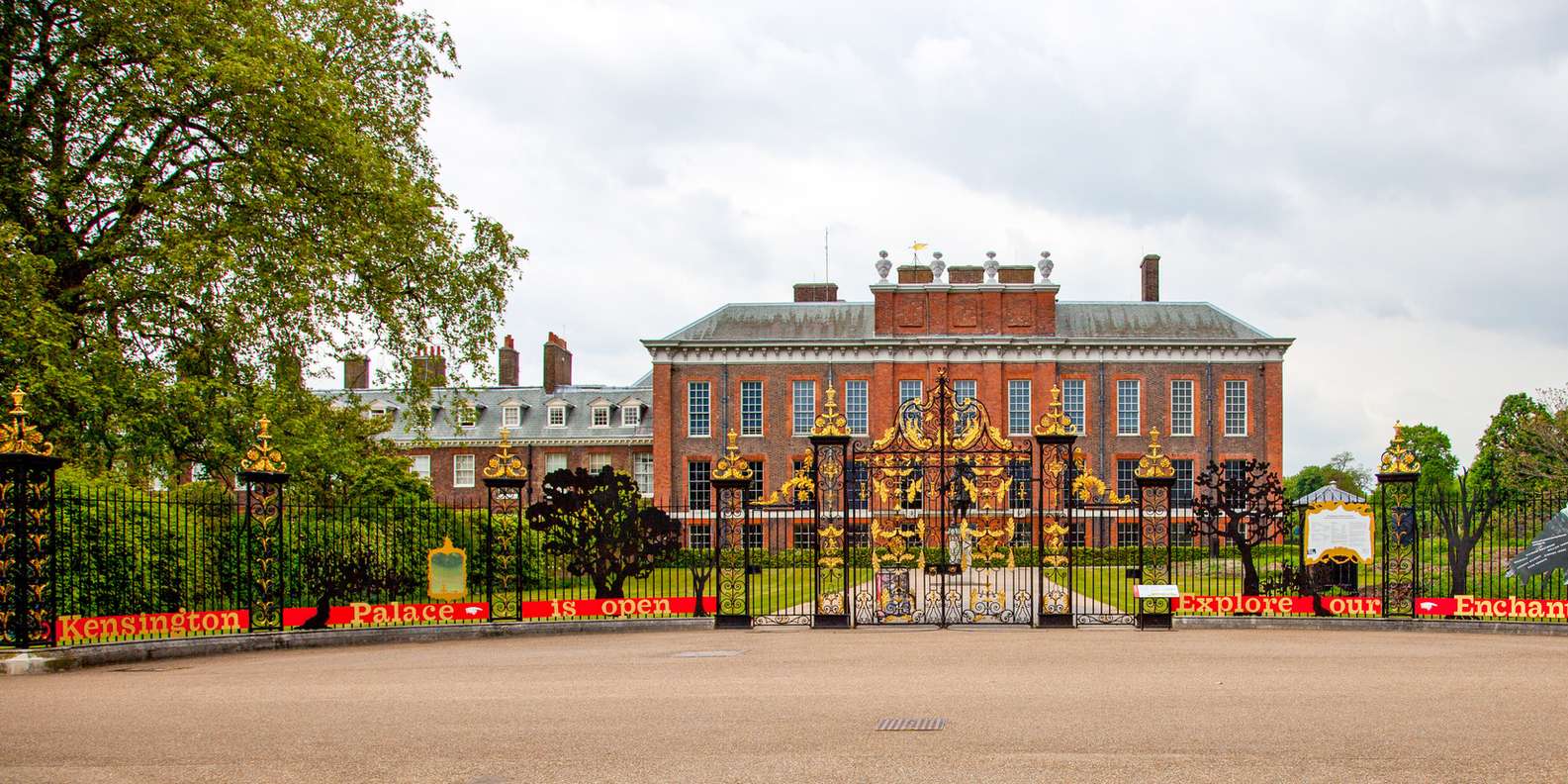 Kensington Gardens lawns and paths near the palace