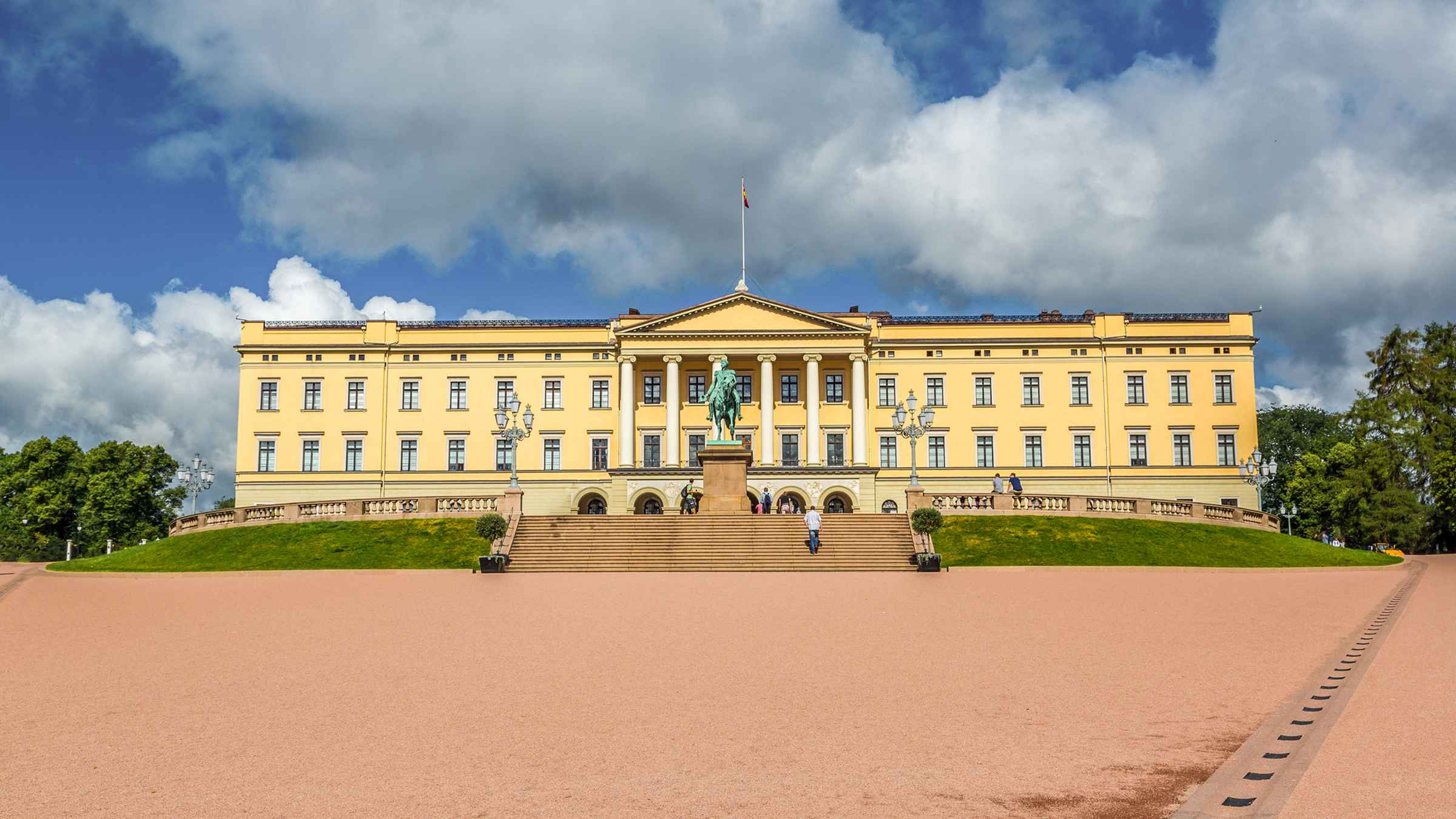 the-norwegian-royal-palace-in-oslo-norway-a-photo-on-flickriver