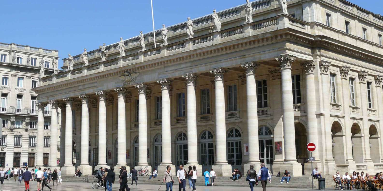 De Atramentis Theater, Bordeaux Red