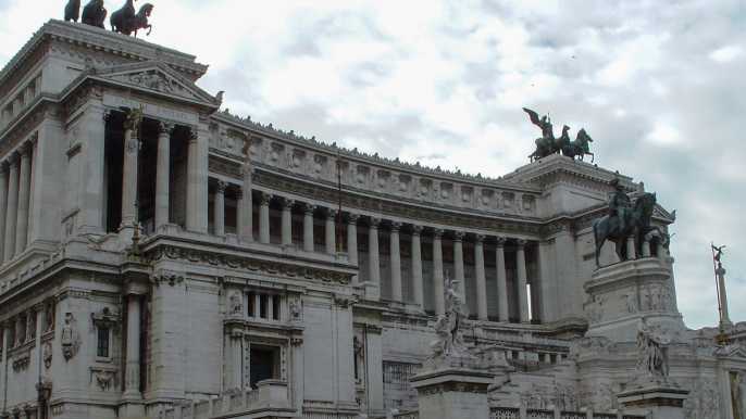 ヴィットーリオ エマヌエーレ2世記念堂 ローマ チケット ツアーの予約 Getyourguide Com