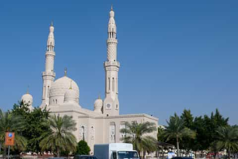 Jumeirah Mosque, Dubai - Book Tickets & Tours | GetYourGuide