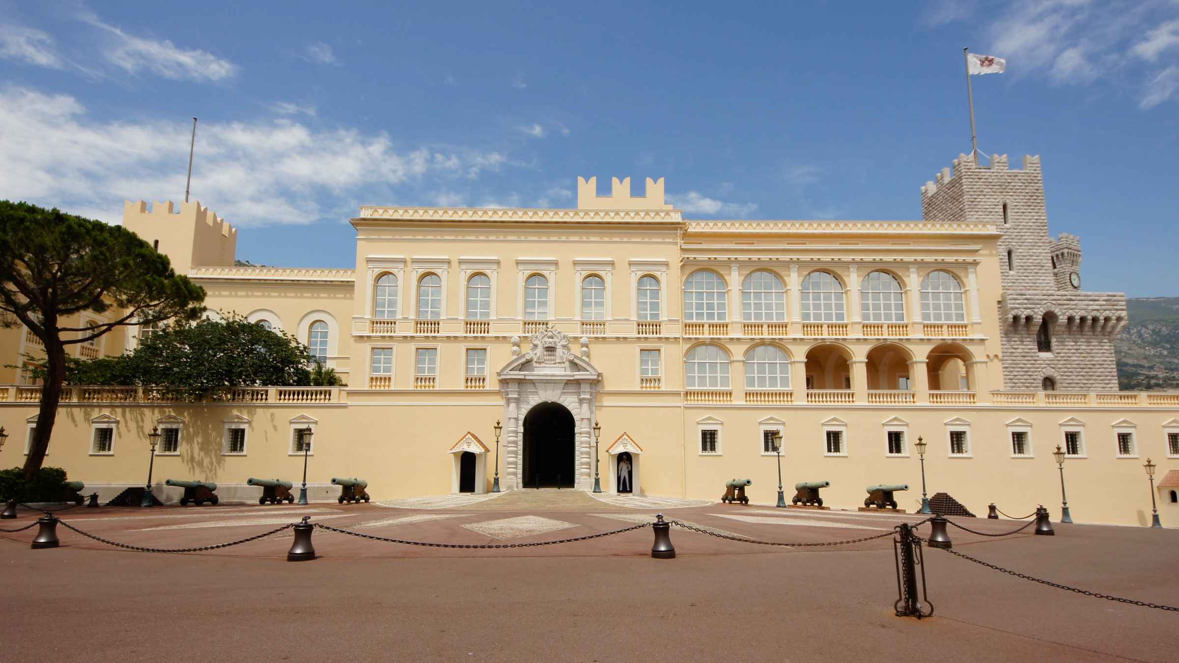 can you visit the palace in monaco
