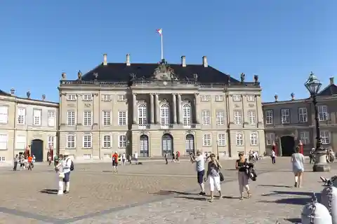 2. Amalienborg