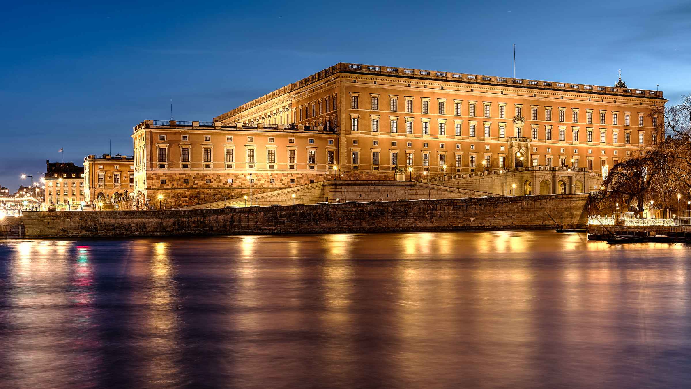 visit the royal palace stockholm