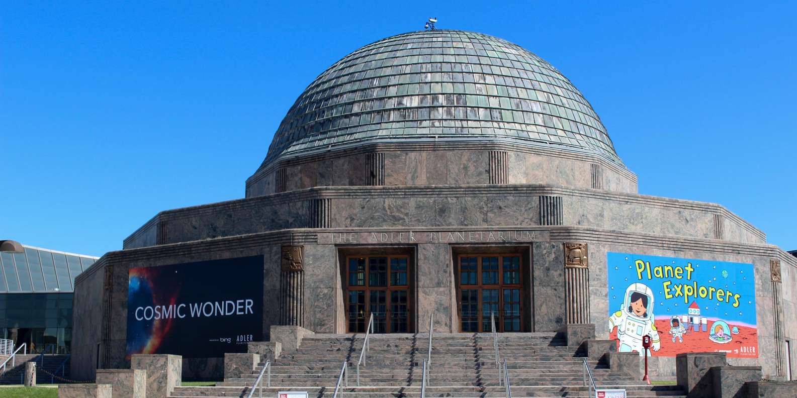 Планетарий адлер. Адлер Планетариум. Планетарий Чикаго. Adler Planetarium Chicago. Планетарий в Баку.