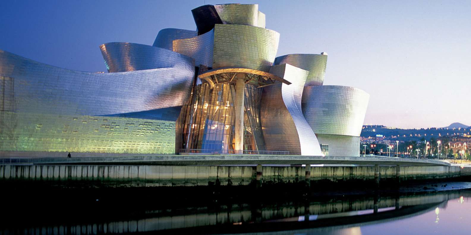 STATUARY  Guggenheim Museum Bilbao