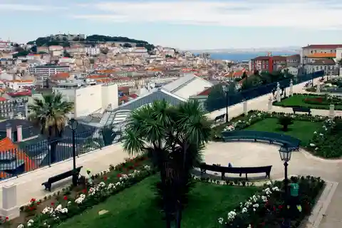 10. Miradouro de São Pedro de Alcantara