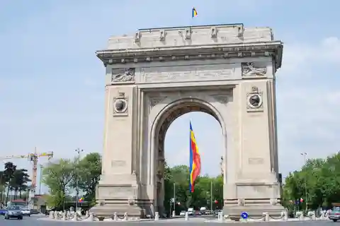 8. Arcul de Triumf