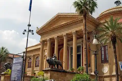 5. Teatro Massimo