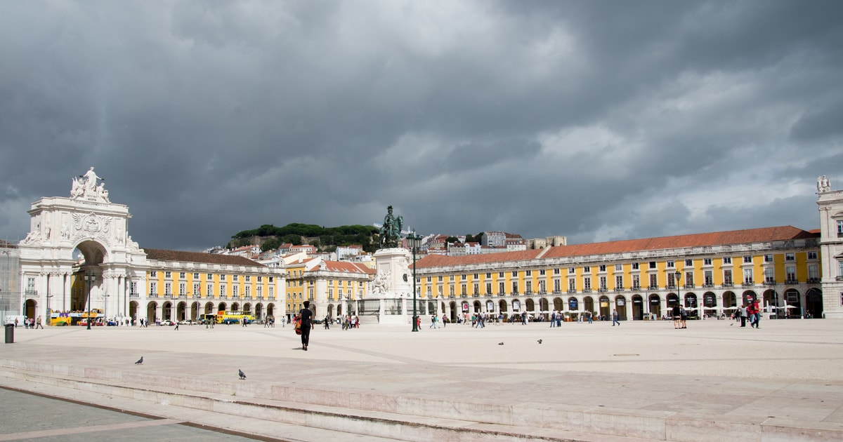 Terreiro do Paço in Lissabon bezoeken? Nu tickets boeken! GetYourGuide.nl