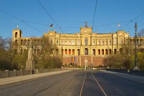 10. Maximilianeum